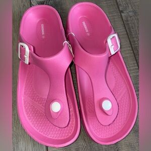 NWT Cushionaire Pink White Buckle Flip Flop Sandals Shoes Girl’s Size 4